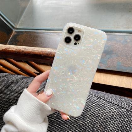 Colorful shell pattern mobile phone..