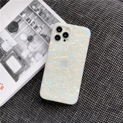 Colorful shell pattern mobile phone..